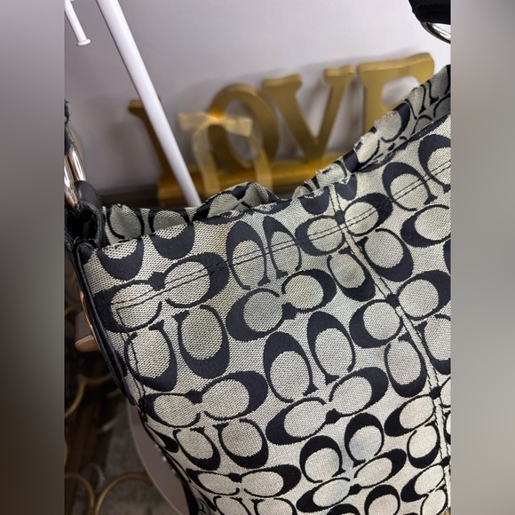 Coach 2011 Penelope hobo shoulder bag GUC - Picture 5 of 16